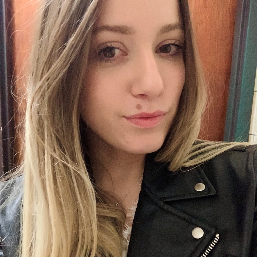Meet your Posher, Caitlin